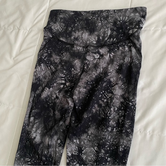 LULULEMON Base Pace High Rise Tight, 25" Leggings, Ink Vapor Ice Grey - Picture 7 of 9